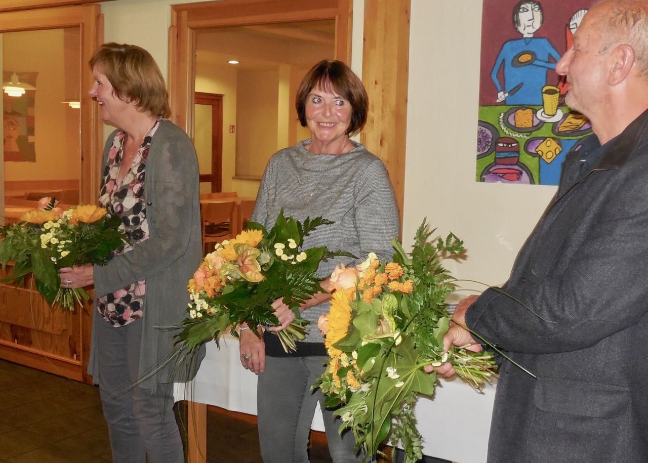 Für 35 Jahre Betriebszugehörigkeit wurden geehrt (v.l.): Hildegard Schütz (Schwangerenberatung), Adelheid Urbanik (Tagesstätte St. Raphael), Ulrich Schmalstieg (Suchtberatung). Foto: Caritas