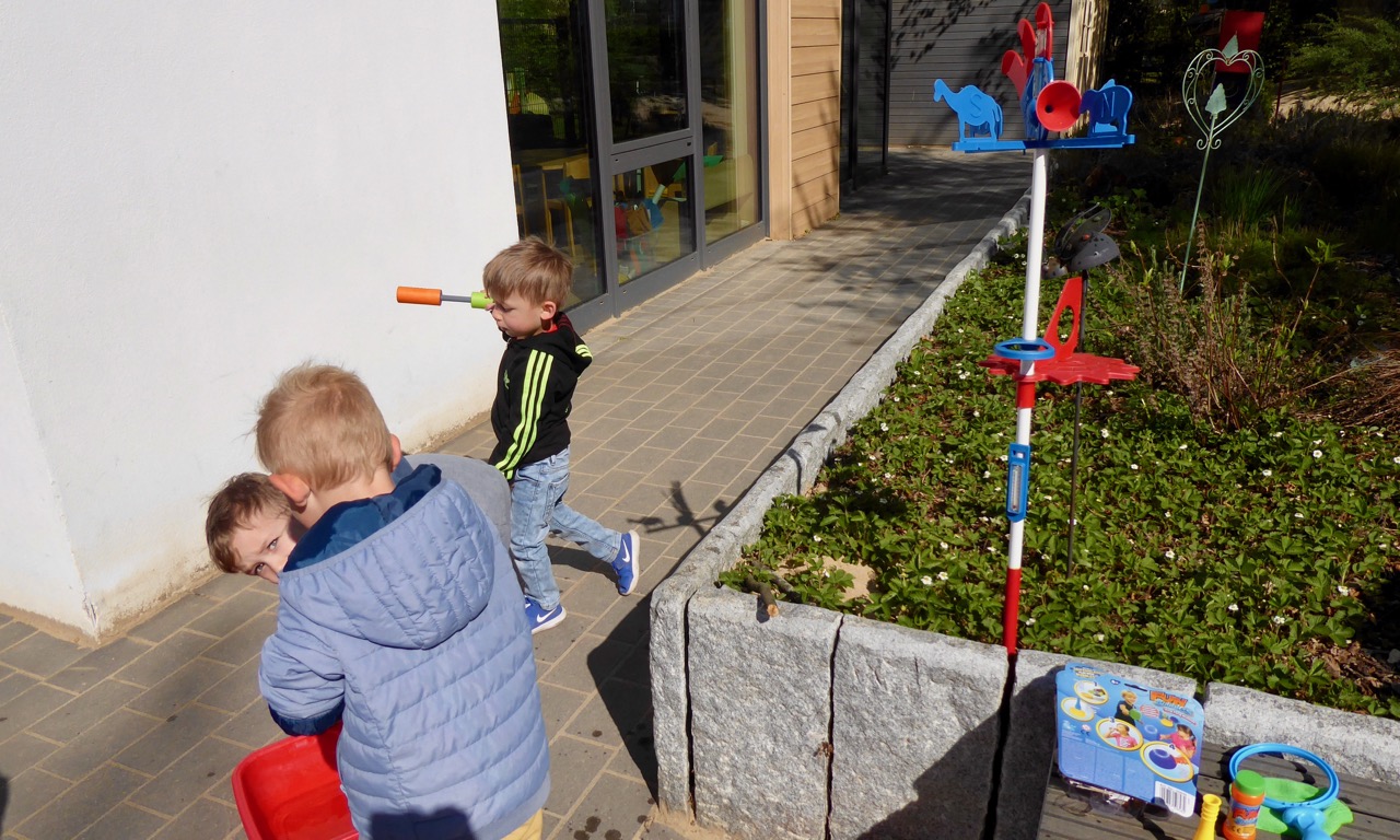 Viel Spaß gab's beim Spielen mit den neuen Sachen. | Foto: Caritas