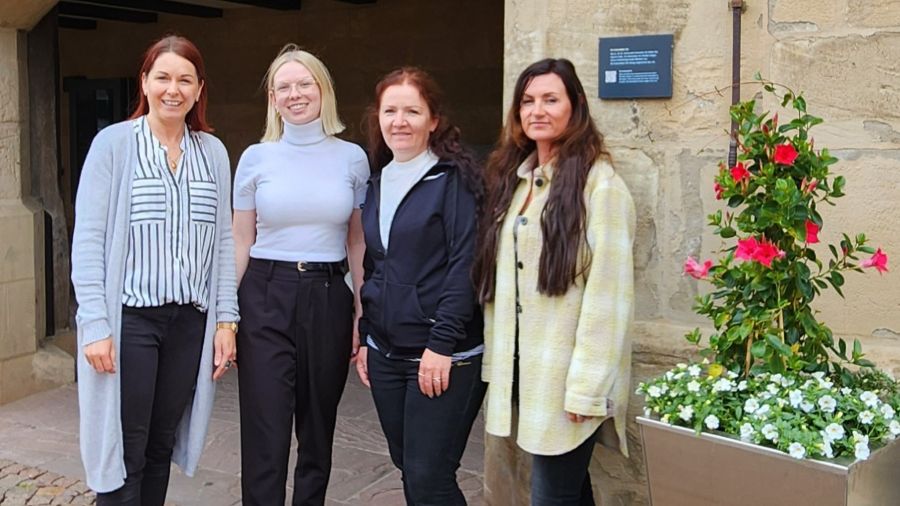 Freuen sich auf viele Teilnehmende bei der Safari-Stadtrallye zum Ferienstart (von links): Janine Möller, Pia Redemann, Elvira Werner, Nicole Windel. | Foto: Caritas