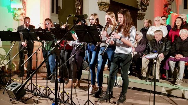 Wolfgang Busse spielte mit seinen Schülerinnen Anna Katharina Hendorf, Dalkiri Ripping, Kira Schmitthals, Leah Sturzenbecher, Hannah Otto und Lena Schneegans.