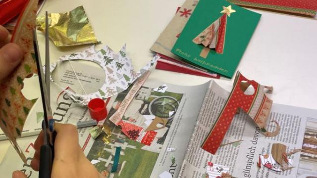 Die Karten wurden in Handarbeit gefertigt. | Foto: Daniela Ramb / khg