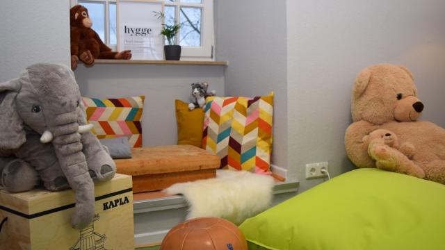 Die ehemalige Kaplanswohnung im Haus St. Georg wurde für das FamilySchooling neu eingerichtet und soll beim gemeinsamen Lernen auch Geborgenheit vermitteln. | Foto: Broermann / cps