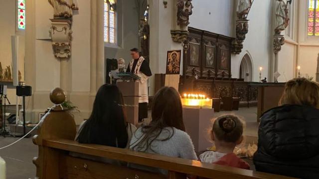 Osterandacht in der Basilika St. Cyriakus. | Foto: Isabel Lubojanski