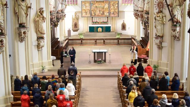 Der Elisabethtag begann mit einer Andacht in der Basilika St. Cyriakus. | Foto: Johannes Broermann