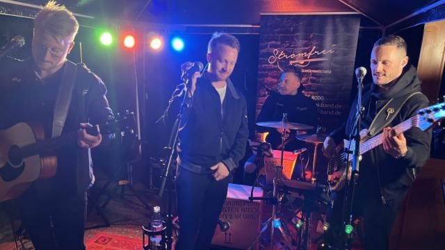 Die Band „Stromfrei“ spielte bis tief in die Nacht. | Foto: Isabel Lubojanski
